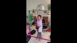 Sibling strength: youngster's impressive pull-up performance