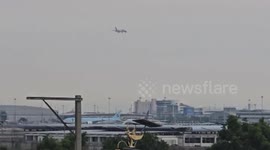 1 dead, 30 injured after Singapore airliner hits severe turbulence