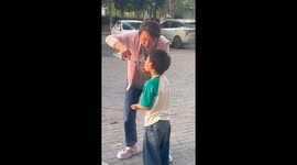 Chinese mom feeds kid blueberries to empty the box for puppy's food