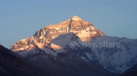GLOBALink | French Qomolangma climbers: sports bridge different cultures