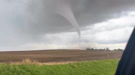Shocking video captures tornado touching down North of Lincoln, Nebraska