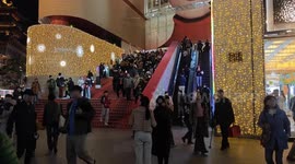 China: Asia's Largest Apple Store Opened in Shanghai