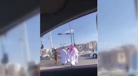 Saudi Arabia: A Saudi prince beats a traffic policeman in Medina for stopping his car