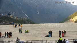 In Northern India Helicopter spins out of control while landing , no cagultity narrowly avoiding crashed