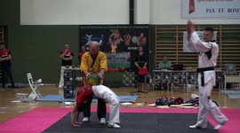 Muhamed Kahrimanović Hummerhand develops a watermelon on the girl's stomach