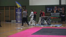 Belmin had the goal of breaking at least 66 boards per minute after somersaulting with his head, while the second goal was to break at least 14 siporex boards of 7 cm in 30 seconds by jumping and turning 180 degrees. When it comes to the first task, Belmi