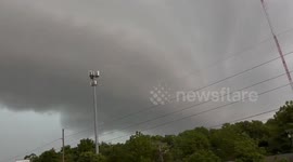 US: Massive Shelf Cloud Over Sky Of Versailles As Tornado-Producing Storm Rolls Through Kentucky