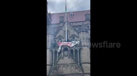 UK: Students demand to cut ties with Israel with huge banner