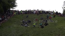 Brave daredevils take part in 2024 Gloucestershire traditional cheese rolling contest