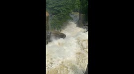 Extreme weather in Sri Lanka, all the lakes over the water