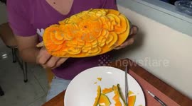 Chef sculpts beautiful 3D rose on papaya