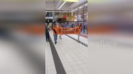 Food protesters target supermarket in Paris