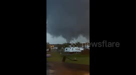 US: Tornado Captured Near Eddyville, Kentucky