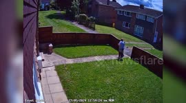 Tory canvasser filmed stealing Labour leaflet from letterbox