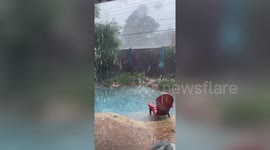Footage shows golf ball-sized hail in Texas, USA