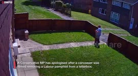 Tory canvasser steals Labour leaflet from letterbox