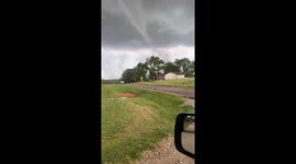 Tornado sweeps through Mountain View, Missouri, captured in dramatic video