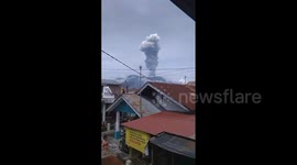 Indonesia: Mount Marapi Erupts, Spews Ash 2000m High 2