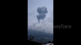 Indonesia: Mount Marapi Erupts, Spews Ash 2000m High 3