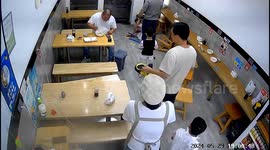 Father violently slaps boy in China after mistakenly believing own child is bullied