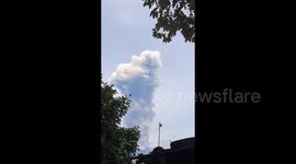 Indonesia: Mount Marapi Erupts, Spews Ash 2000m High 4