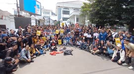 Indonesia: Journalists take part in a protest against the latest draft revision of the broadcasting law by Indonesian legislatives (DPR), which they consider a threat to press freedom in Bandung 3
