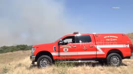 USA: 15 Acre Brush Fire in Jurupa Valley, LA