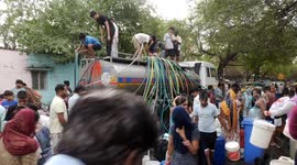 India heatwave: Residents endure long queues for water as soaring temperatures cause shortage