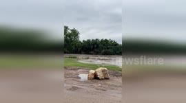 USA: Clifton Police Release Video of North Bosque River Flooding