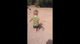 Toddler brings mum an unusual gift... a live lizard