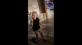 Mom's fart prank sends the little one scampering for safety