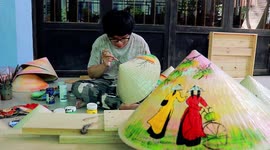 Vietnamese artist paints beautiful landscapes onto traditional conical hats