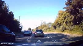 DASHCAM - Driver goes WRONG WAY on FILTER LANE.