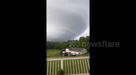 US: Huge Wall Cloud Forms Over Maryland Amid Tornado-Warned Storms
