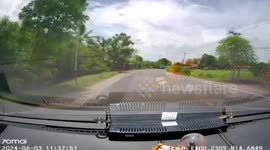 Truck crashes into ditch to avoid lorry blocking road