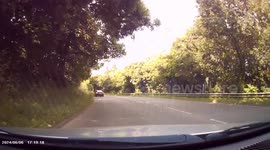 Reckless driver overtakes traffic by swerving into oncoming traffic in Southampton