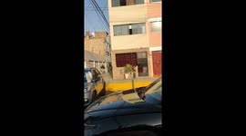 Skateboarder loses balance and falls in Lima parking lot