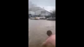 Moscow floods: schoolboy enjoys swim in Yugo-Zapadnaya streets