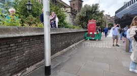 Naked bike ride cyclists photobomb newlyweds' London wedding shoot