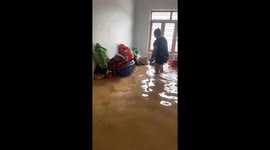 Floodwaters flooded thousands of houses in northern Vietnam