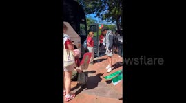 USA: Thousands of people are arriving by bus for