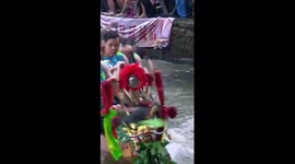 Thrilling dragon boat race in China's Foshan