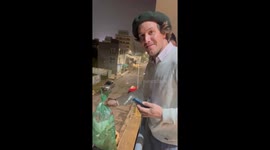 Failed balcony trash toss: hilarious mishap in Tandil, Argentina