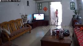 Elderly woman narrowly avoids injuries as high-pressure cooker explodes in China