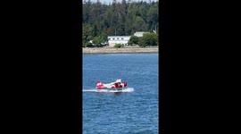 Dramatic collision between speed boat and float plane in Vancouver