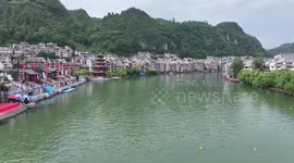Single bamboo drifting competition held in SW China's Guizhou