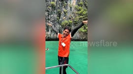 Flamboyant tour guide entertains holidaymakers with songs
