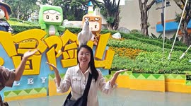 Parrot's dance performance goes viral at Chinese amusement park