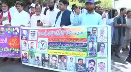 Pakistan: The employees of the federal capital Islamabad proteste at the secretariat gate