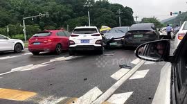 Major traffic accident in southern China causes chaos but no serious injuries